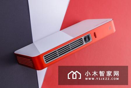 创维小湃智能投影P2性价比非常高的微型投影神器