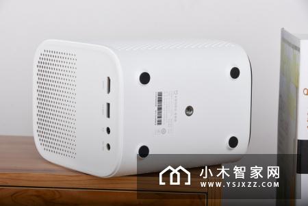 米家投影仪青春版售价2499元,只需2.5米的距离就能投射出100英寸的画面