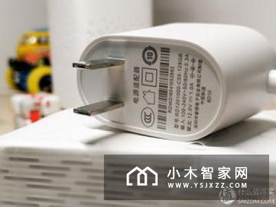 除了蓝牙和麦克风，这款Roav车充还“塞”进了天猫精灵