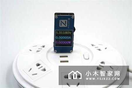致敬小米8！防雷插座也透明探索 来感受下