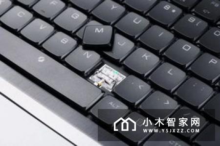 新颐小白PRO评测：这台“性能怪兽”有着革命性的体验