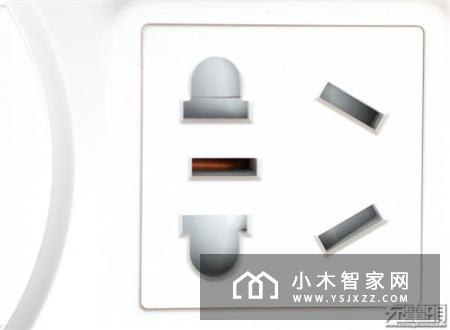 致敬小米8！防雷插座也透明探索 来感受下