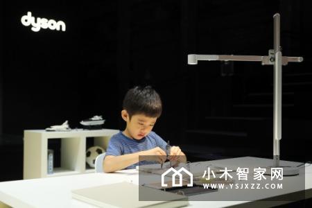 台灯风扇与吸尘机器人 戴森推出智能家居新品