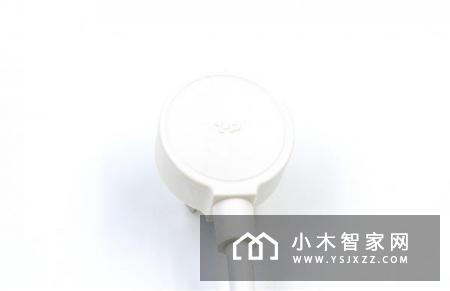 致敬小米8！防雷插座也透明探索 来感受下