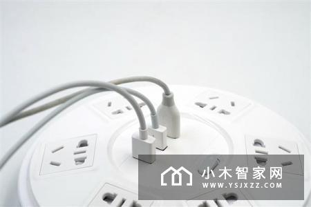 致敬小米8！防雷插座也透明探索 来感受下