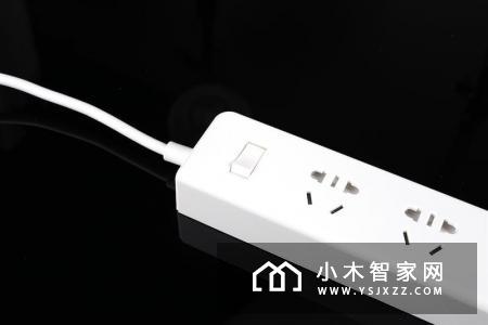 网易USB智能插线板拆解 评测：真不敢相信这是媒体大佬的作品