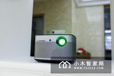 极米H1S无屏电视上手测评：300寸看电影 1100流明度