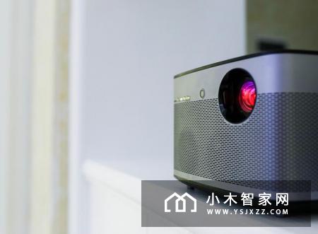 极米H1S无屏电视上手测评：300寸看电影 1100流明度