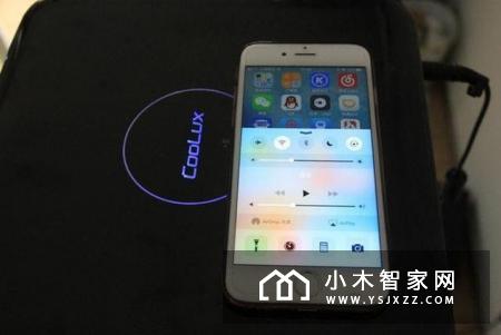 这款智能投影能带你在客厅墙面上飞